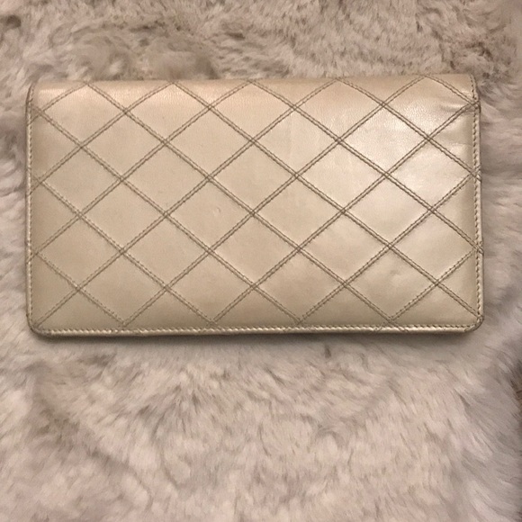 CHANEL - Pearl Bifold Wallet - Picture 4 of 13